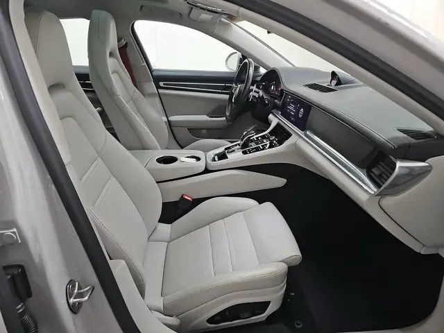 PORSCHE PANAMERA 2023