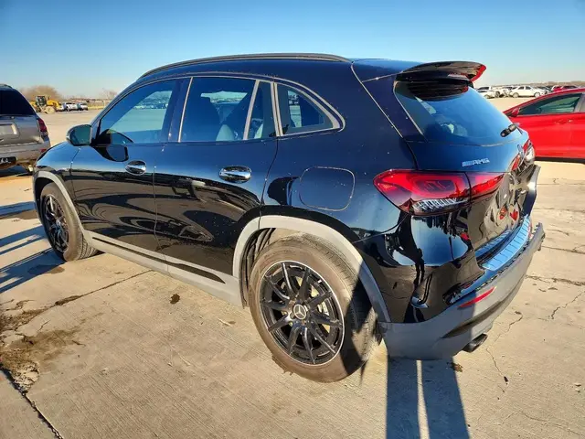 MERCEDES-BENZ GLA 35 AMG 2023
