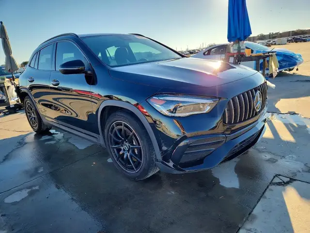 MERCEDES-BENZ GLA 35 AMG 2023