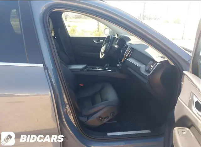 VOLVO XC60 B5 CORE 2023