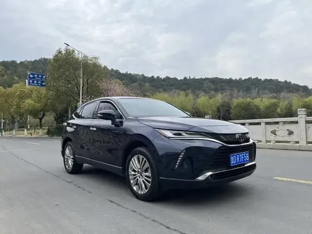 TOYOTA HARRIER 2022