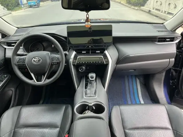 TOYOTA HARRIER 2022
