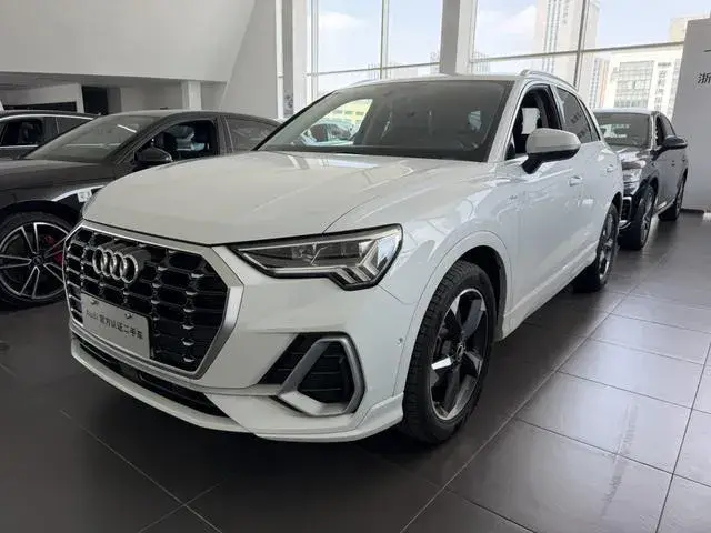 AUDI Q3 2021
