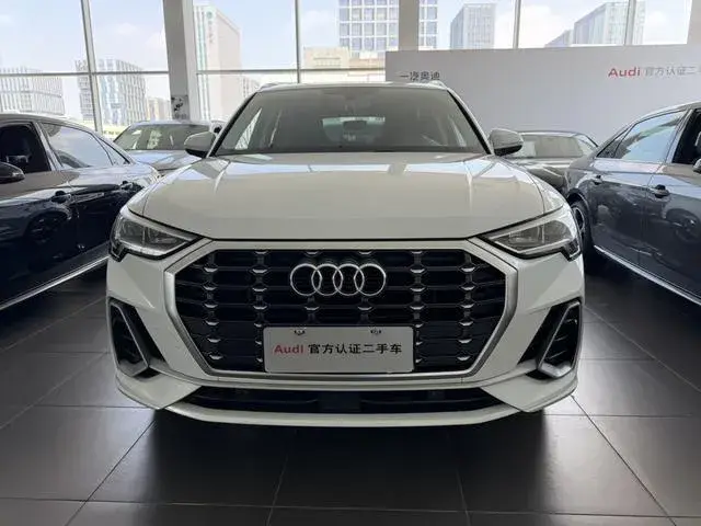 AUDI Q3 2021