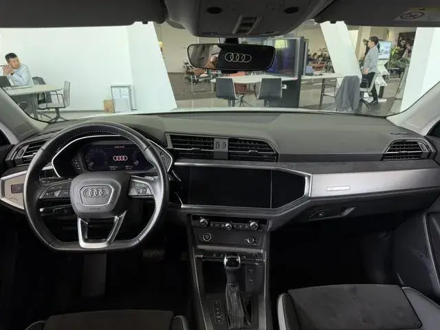 AUDI Q3 2021