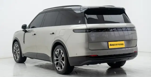 LYNK & CO 900 2025