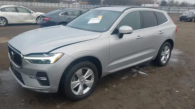 VOLVO XC60 MOMENTUM 2023
