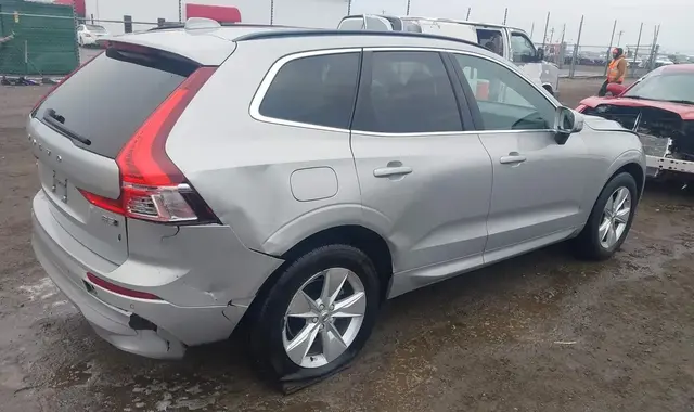 VOLVO XC60 MOMENTUM 2023