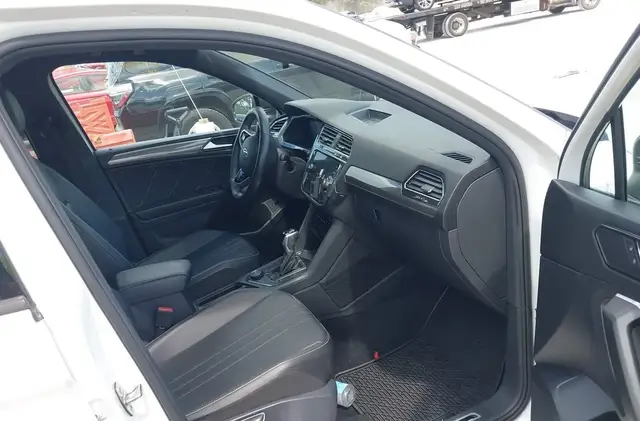 VOLKSWAGEN TIGUAN SE R-LINE BLACK 2022