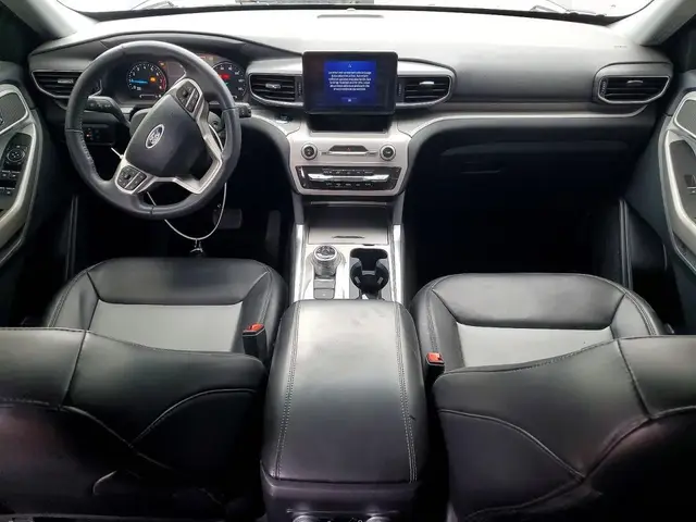 FORD EXPLORER XLT 2023