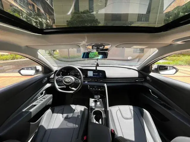 HYUNDAI ELANTRA PREMIUM 2022