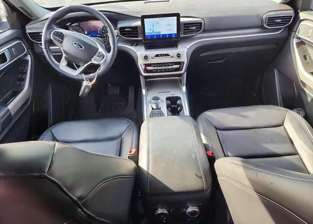 FORD EXPLORER XLT 2022