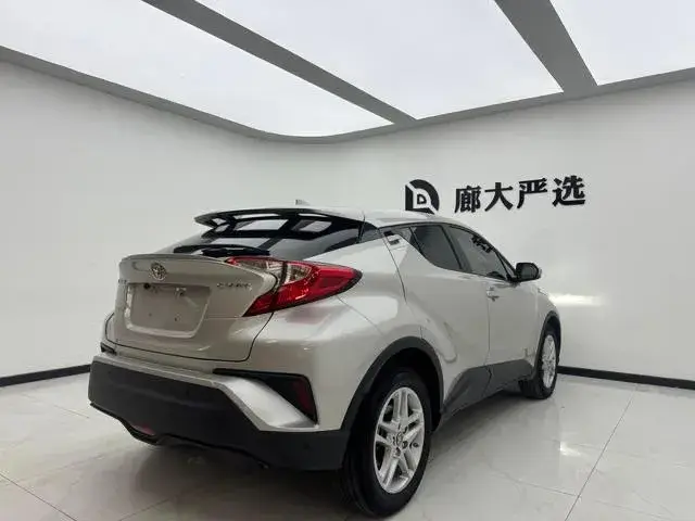 TOYOTA C-HR 2021