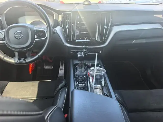 VOLVO XC60 2019