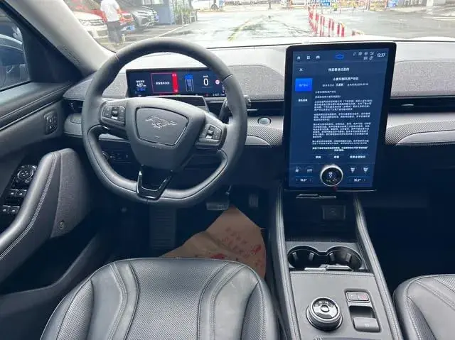 FORD E300 LUXURY 2021