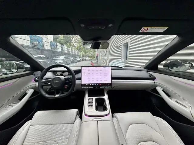 XIAOMI SU7 2024