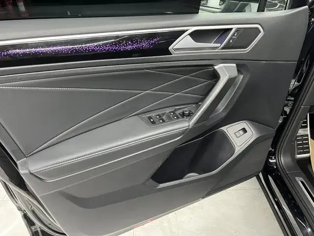 VOLKSWAGEN TIGUAN L 2021