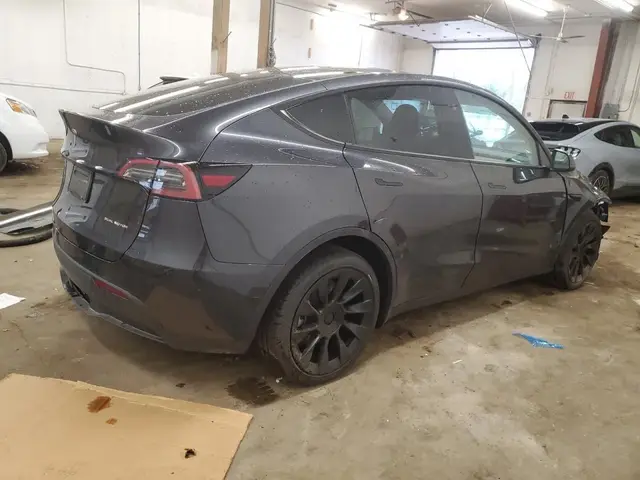 TESLA MODEL Y 2024