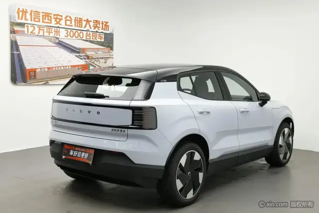 VOLVO EX30 2025