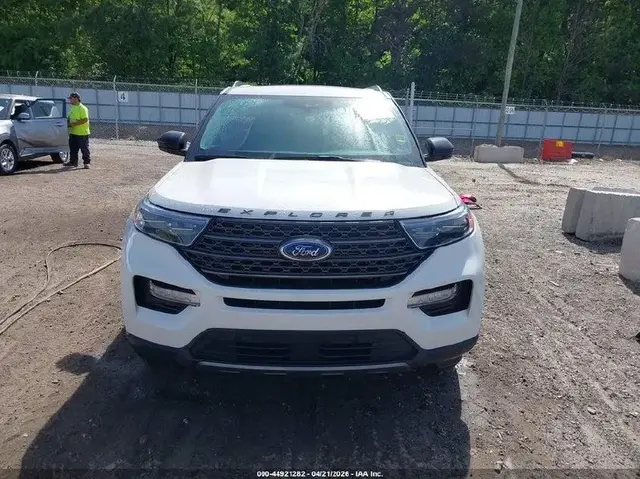 FORD EXPLORER XLT 2023