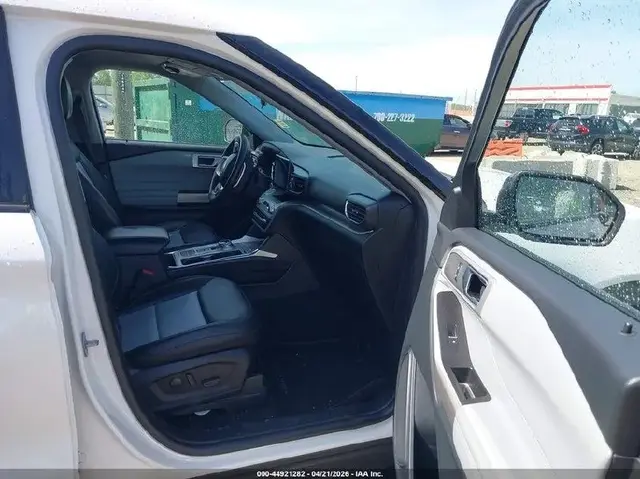 FORD EXPLORER XLT 2023