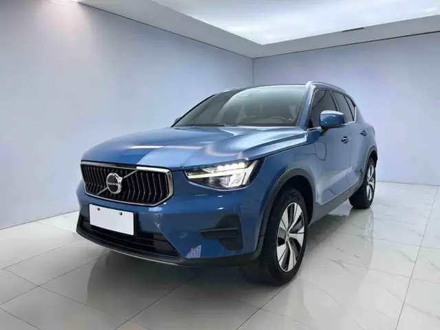 VOLVO XC40 LUXURY 2023