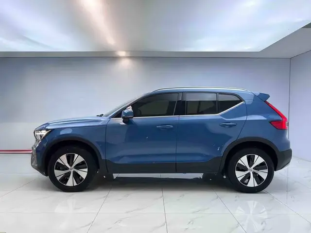 VOLVO XC40 LUXURY 2023
