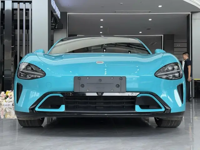 XIAOMI SU7 2024