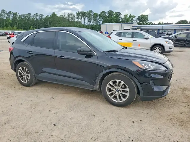 FORD ESCAPE SE 2022