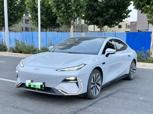 GEELY E8 2024