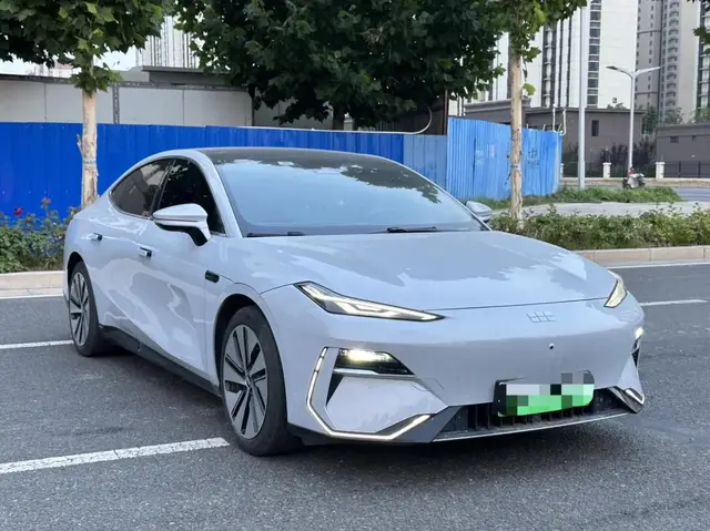 GEELY E8 2024