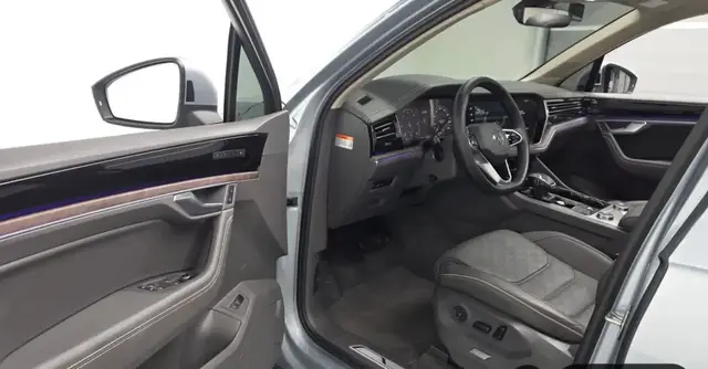 VOLKSWAGEN TOUAREG 2023