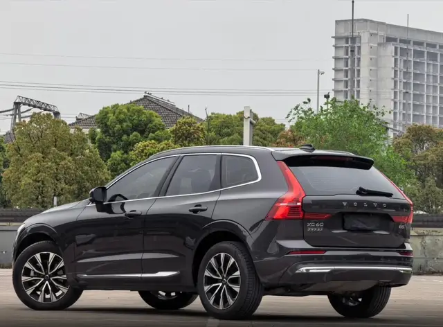 VOLVO XC60 LUXURY 2023