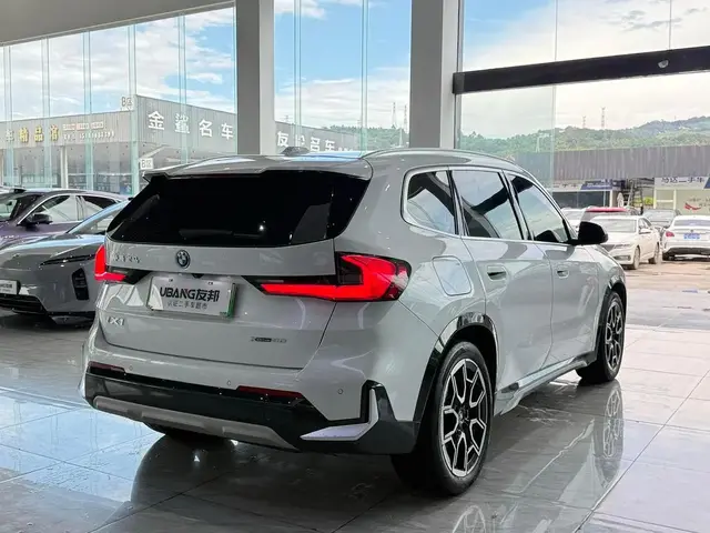 BMW IX1 2023