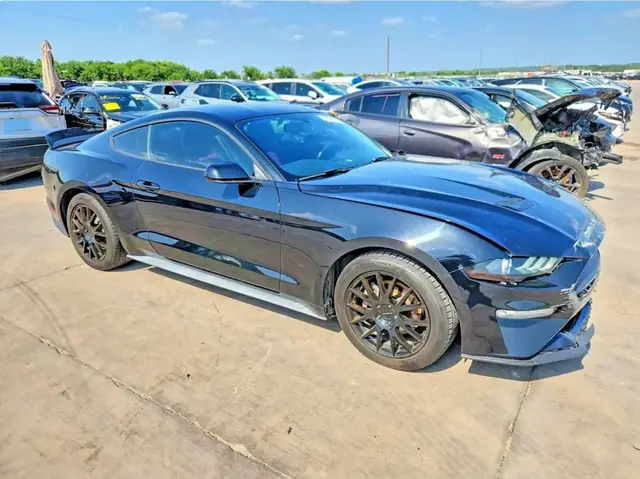 FORD MUSTANG СОЗДАННАЯ РВАТЬ АСФАЛЬТ 2020
