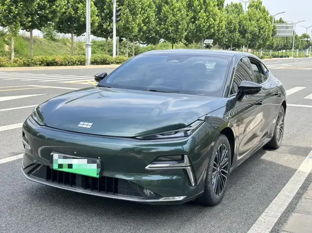 GEELY STAR 8 PHEV 2025