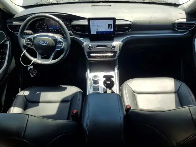 FORD EXPLORER XLT 2023