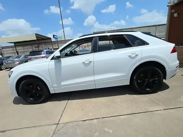 AUDI Q8 2019
