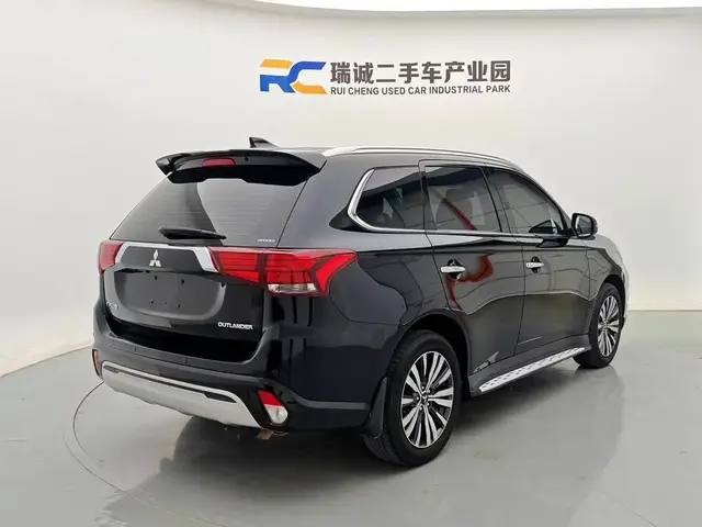MITSUBISHI OUTLANDER 2023