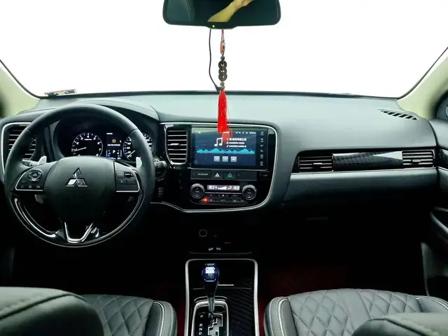 MITSUBISHI OUTLANDER 2023