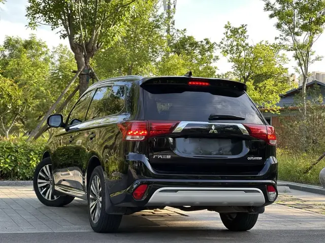 MITSUBISHI OUTLANDER 2021