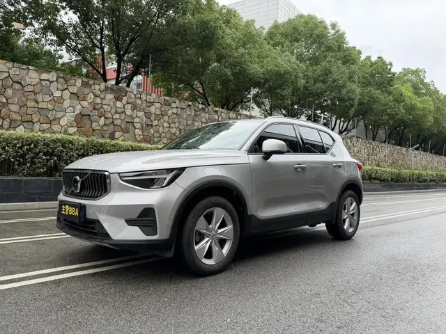 VOLVO XC40 2023