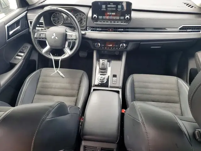 MITSUBISHI OUTLANDER SE 2022