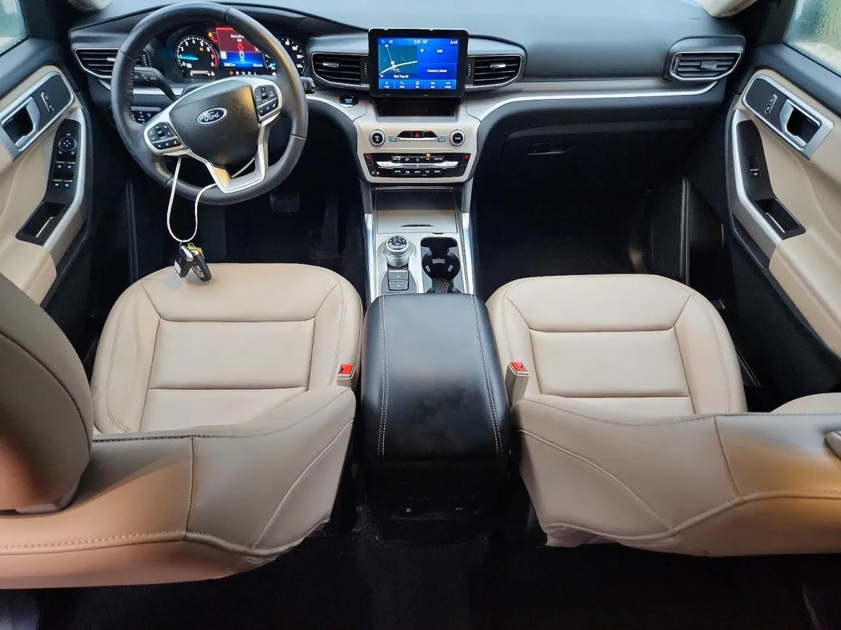 FORD EXPLORER XLT 2023