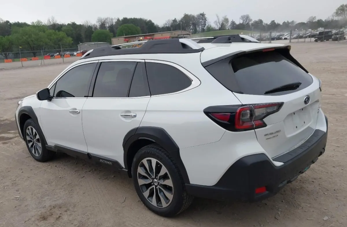 SUBARU OUTBACK TOURING 2023