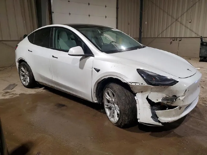 TESLA MODEL Y LONG RANGE 2023