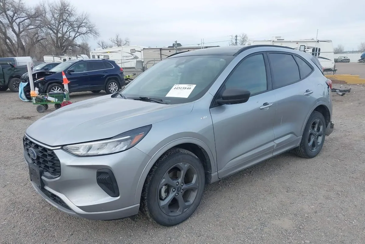 FORD ESCAPE 2023