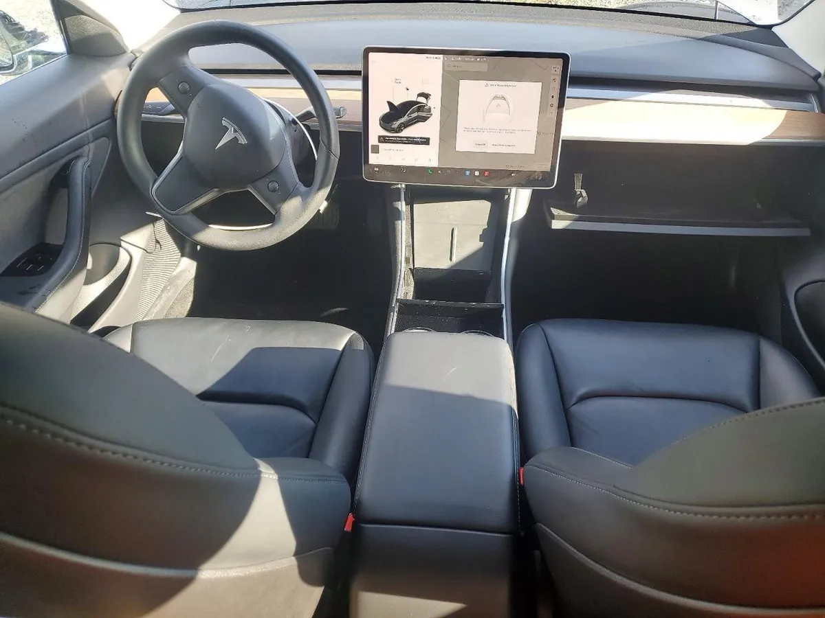 TESLA MODEL 3 2020