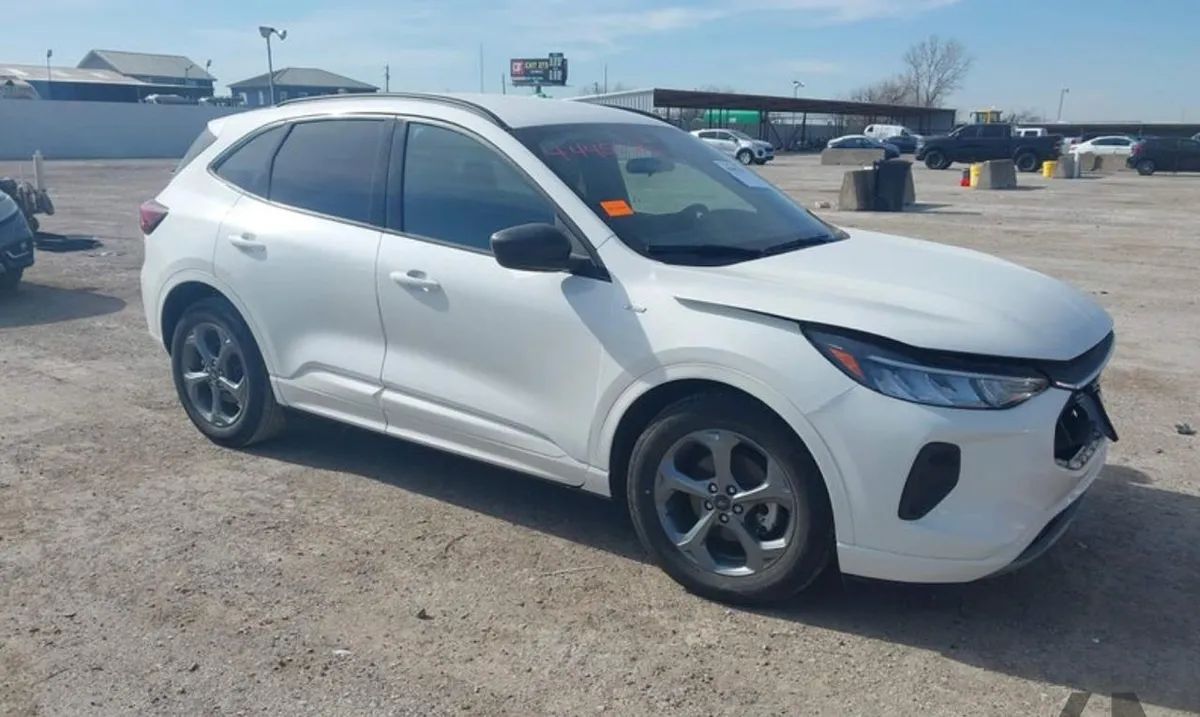 FORD ESCAPE ST-LINE 2023