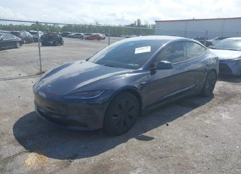 TESLA MODEL 3 2024